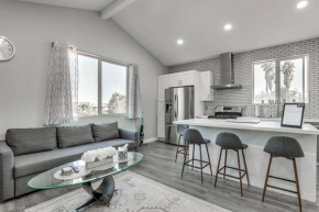 2 Mi to Downtown Escondido Apt with Balconies